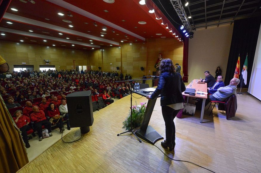 Signatura de l'agermanament  FOTO: Localpres