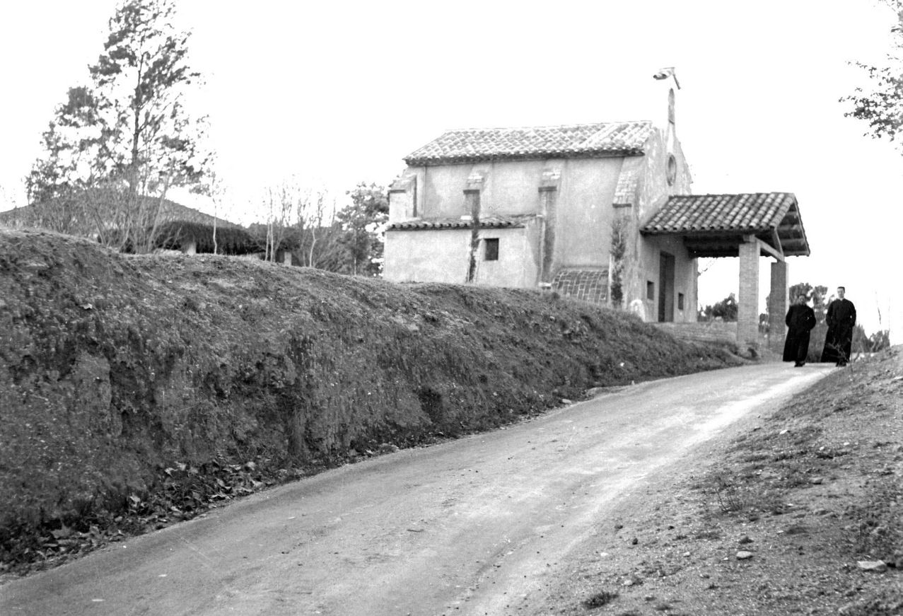 Ermita del Sant Crist de Llaceres als anys 50  FOTO: Arxiu