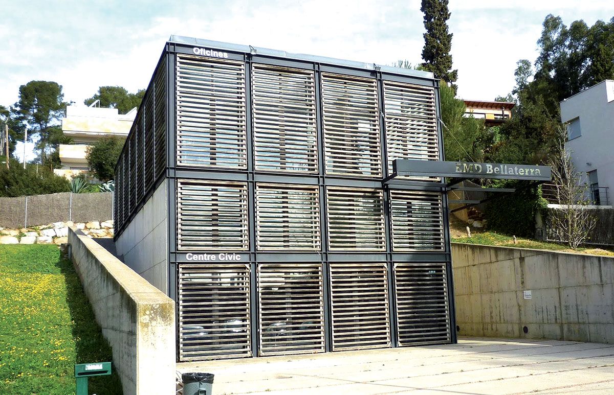 Les oficines de l’EMD de Bellaterra sobre el Centre Cívic, a la plaça de Joan Maragall. FOTO:  Jordi Tardós