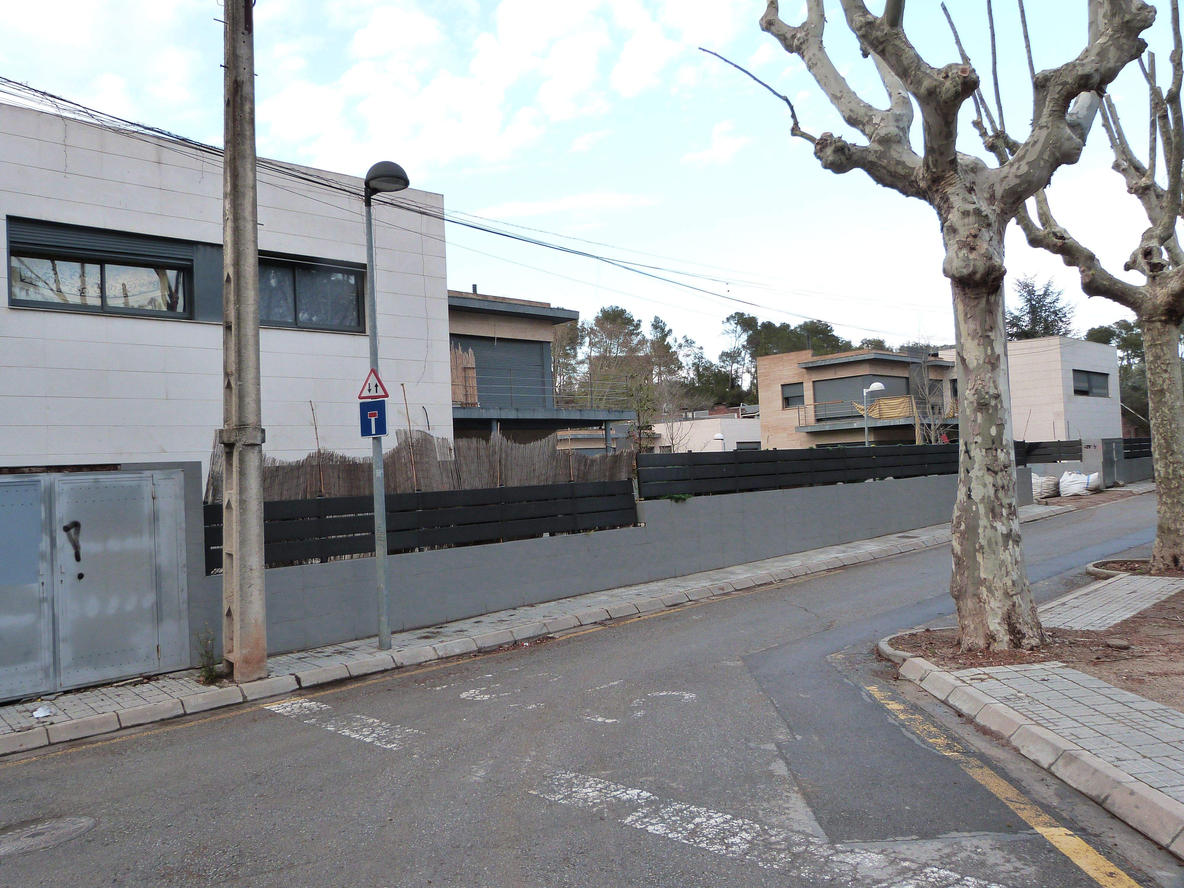 Cases ocupades en algunes ocasions a Valldoreix FOTO: Bernat Bella