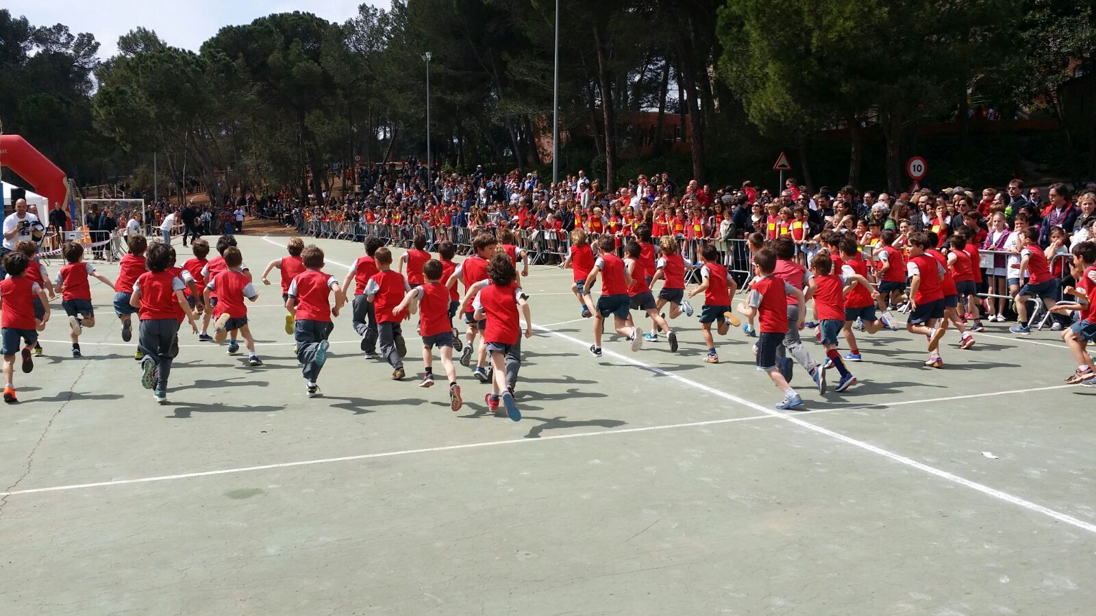 El 16è Cros de la Fundació Collserola s'ha corregut a l’Escola Avenç FOTO: Cedida
