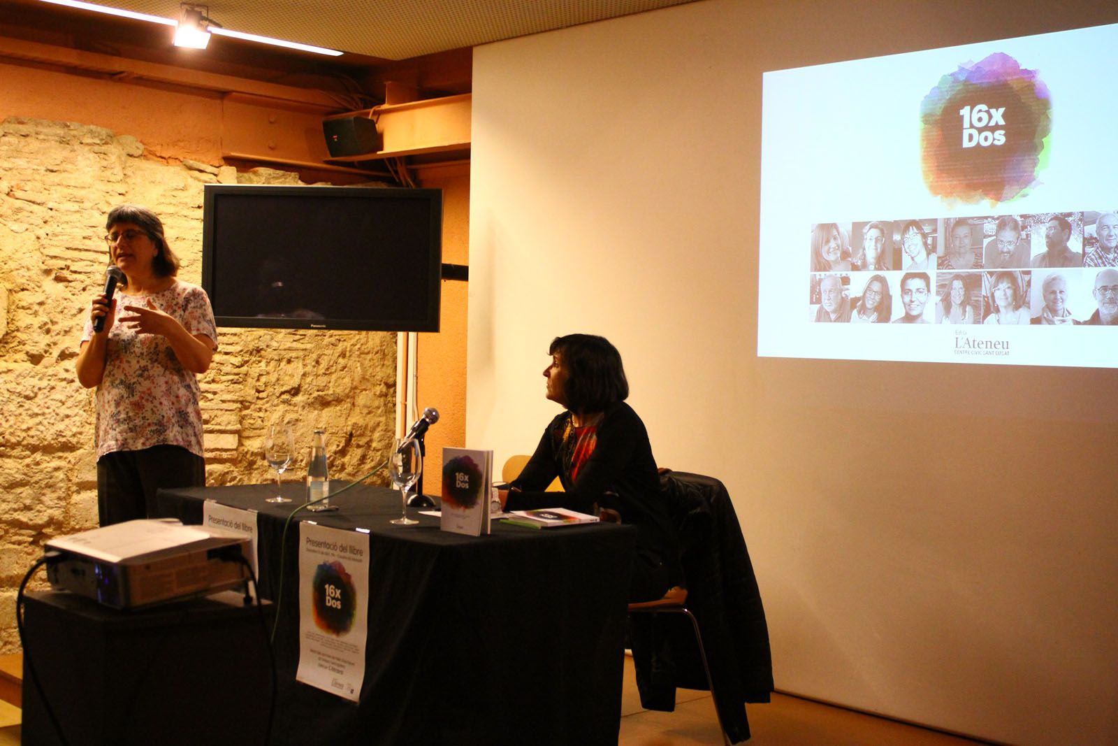Presentació del llibre '16XDos' de l'Ateneu al Claustre del Monestir FOTOS: Agostina Guldberg 