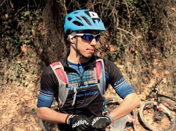 Dani Nafría compagina l’atletisme amb la bicicleta de BTT FOTO: SLASTIK