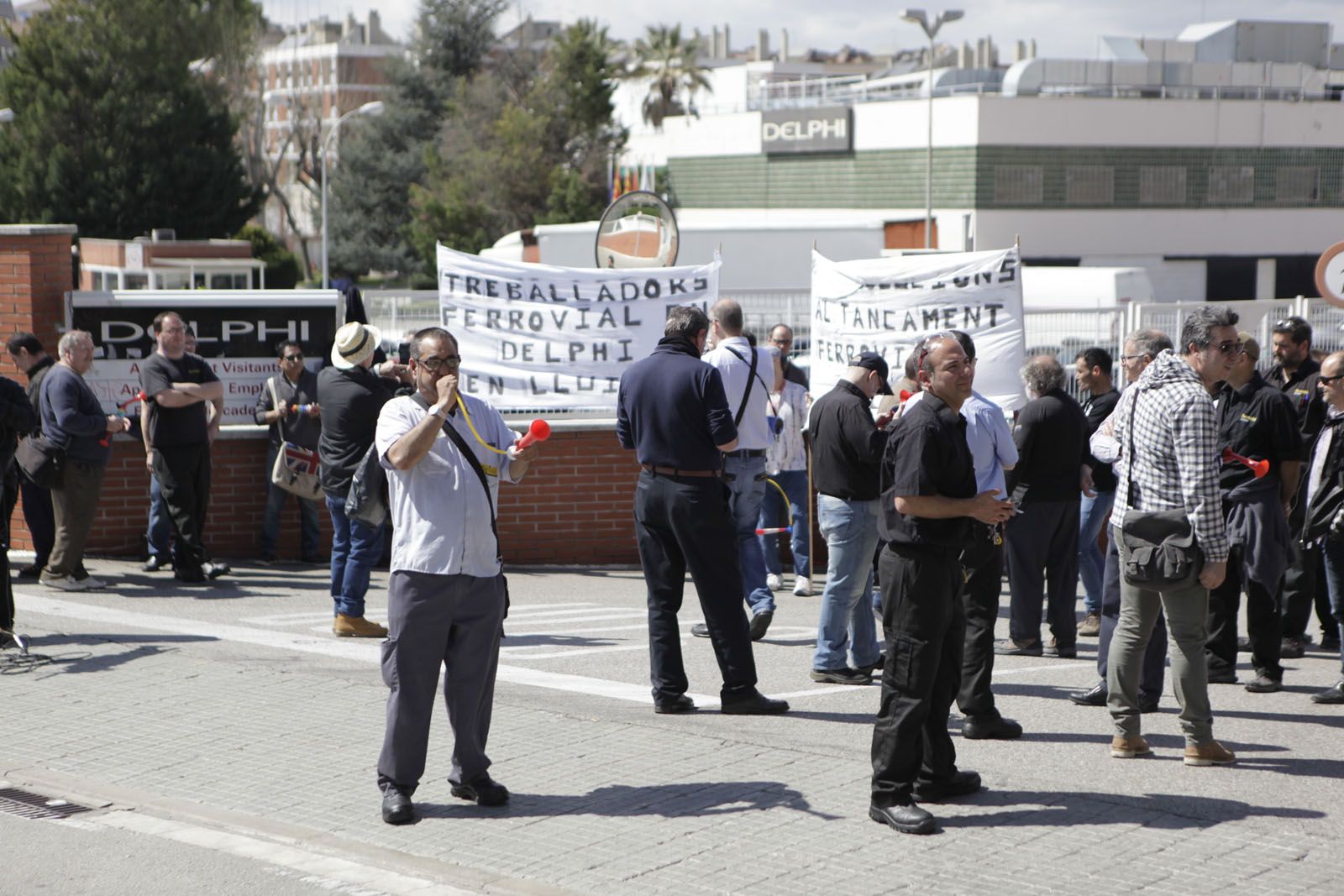 Una concentració dels treballadors de Ferrovial FOTO: Artur Ribera