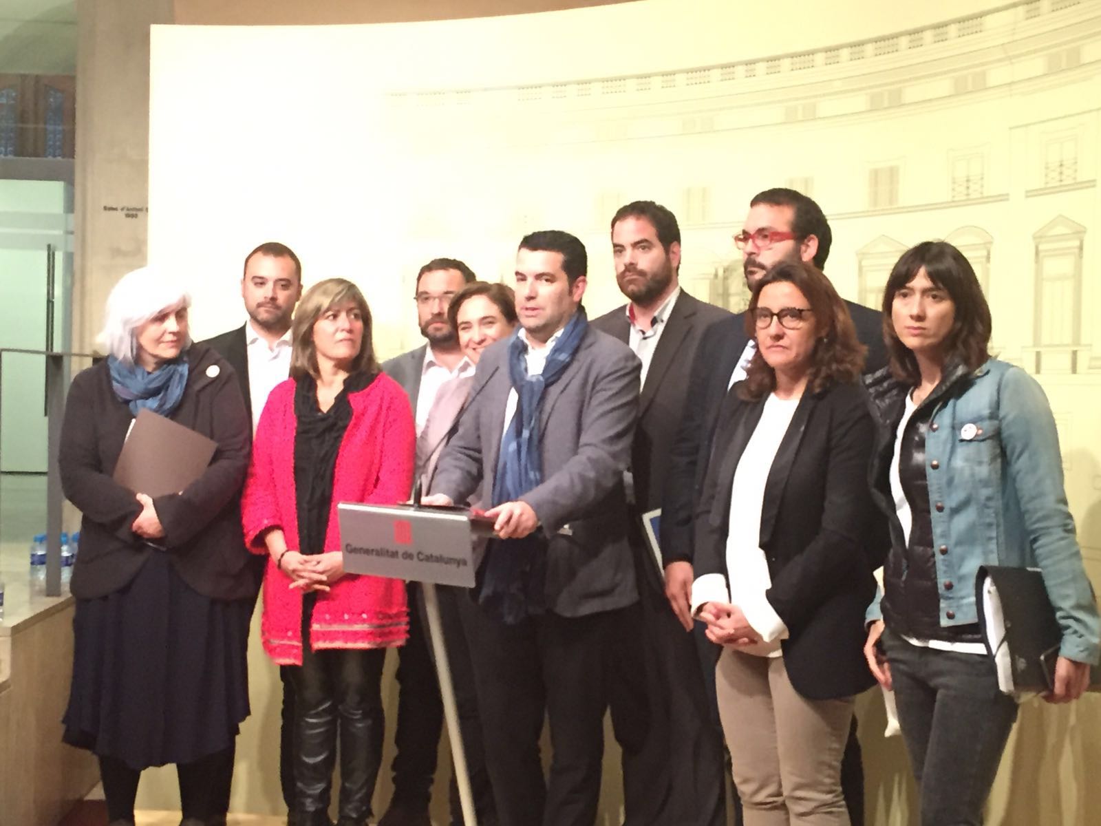 Alcaldes catalans, entre ells Mercè Conesa, de Sant Cugat, després de la reunió amb Puigdemont FOTO: Localpres