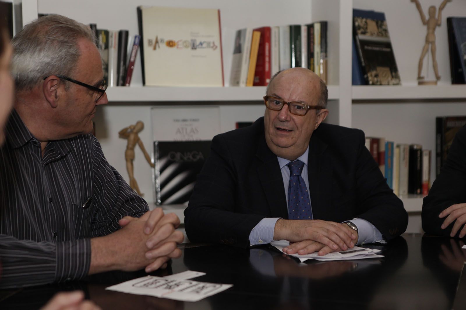 Miquel Martínez i Santi Fisas, durant la reunió FOTO: Artur Ribera