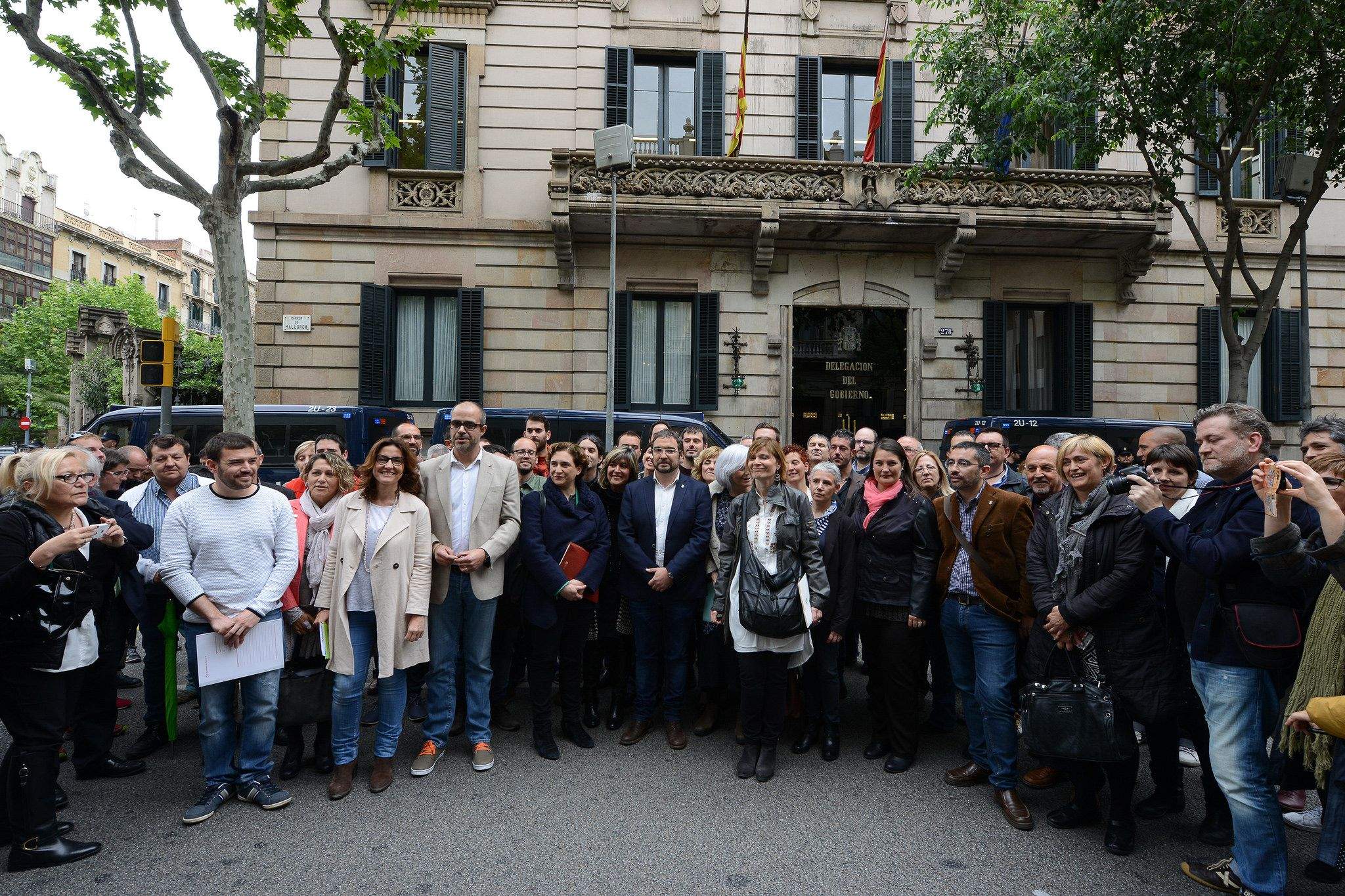 El món local ha fet pinya per mostrar el seu rebuig a l'anul·lació de part de llei contra la pobresa energètica FOTO: 