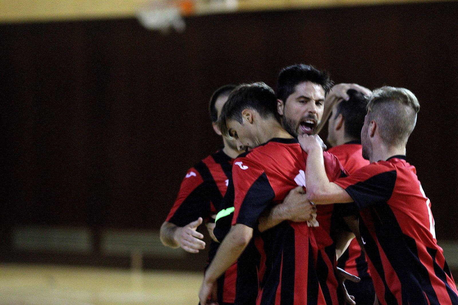 Els jugadors del FS Sant Cugat celebrant un dels vuit gols que li ha fet al CE Rubí FS FOTO: Haidy Blanch
