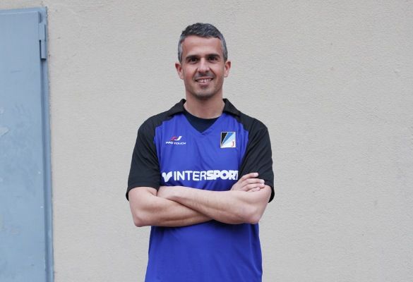 Jordi Marín juga a l'equip de veterans de futbol del Junior FC FOTO: Lali Puig