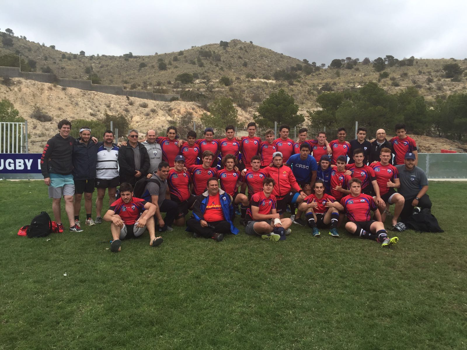 Fotografia d'equip un cop finalitzat el torneig FOTO: Club de Rugby Sant Cugat