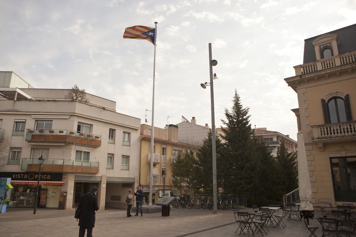 L'estelada a la plaça de l'estació FOTO: Artur Ribera