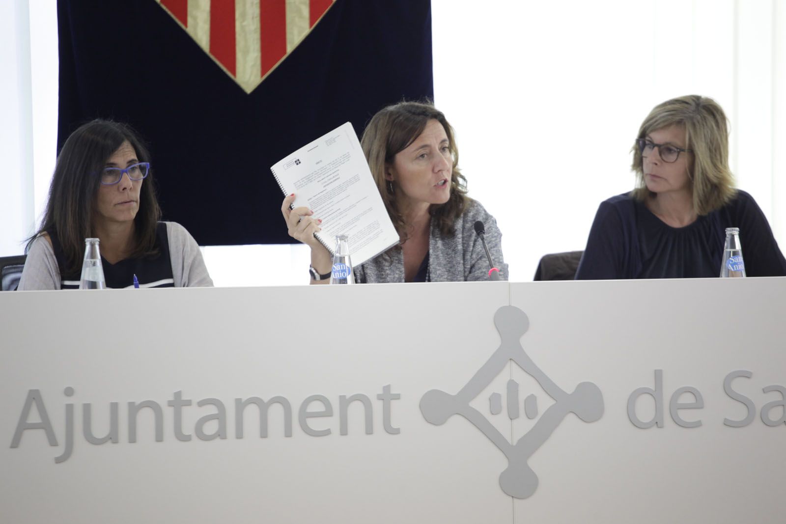 L'alcaldessa de Sant Cugat durant el ple de maig FOTO: Artur Ribera 