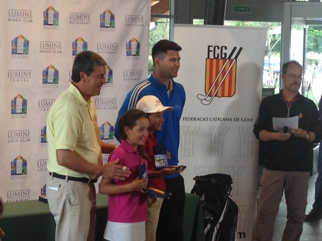 Anna Ymbern recollint el trofeu FOTO: Cedida