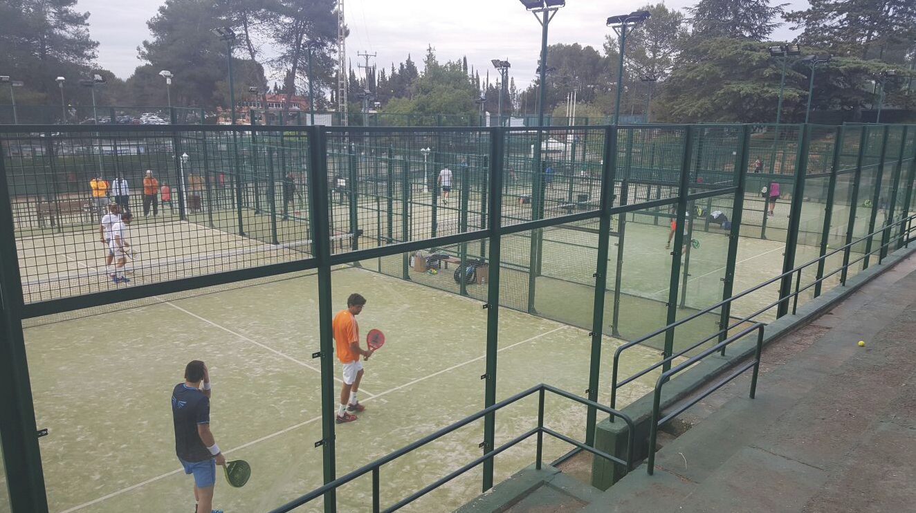 Més de dues-centes persones han participat en el Torneig amateur de Pàdel Oncolliga FOTO: Cedida