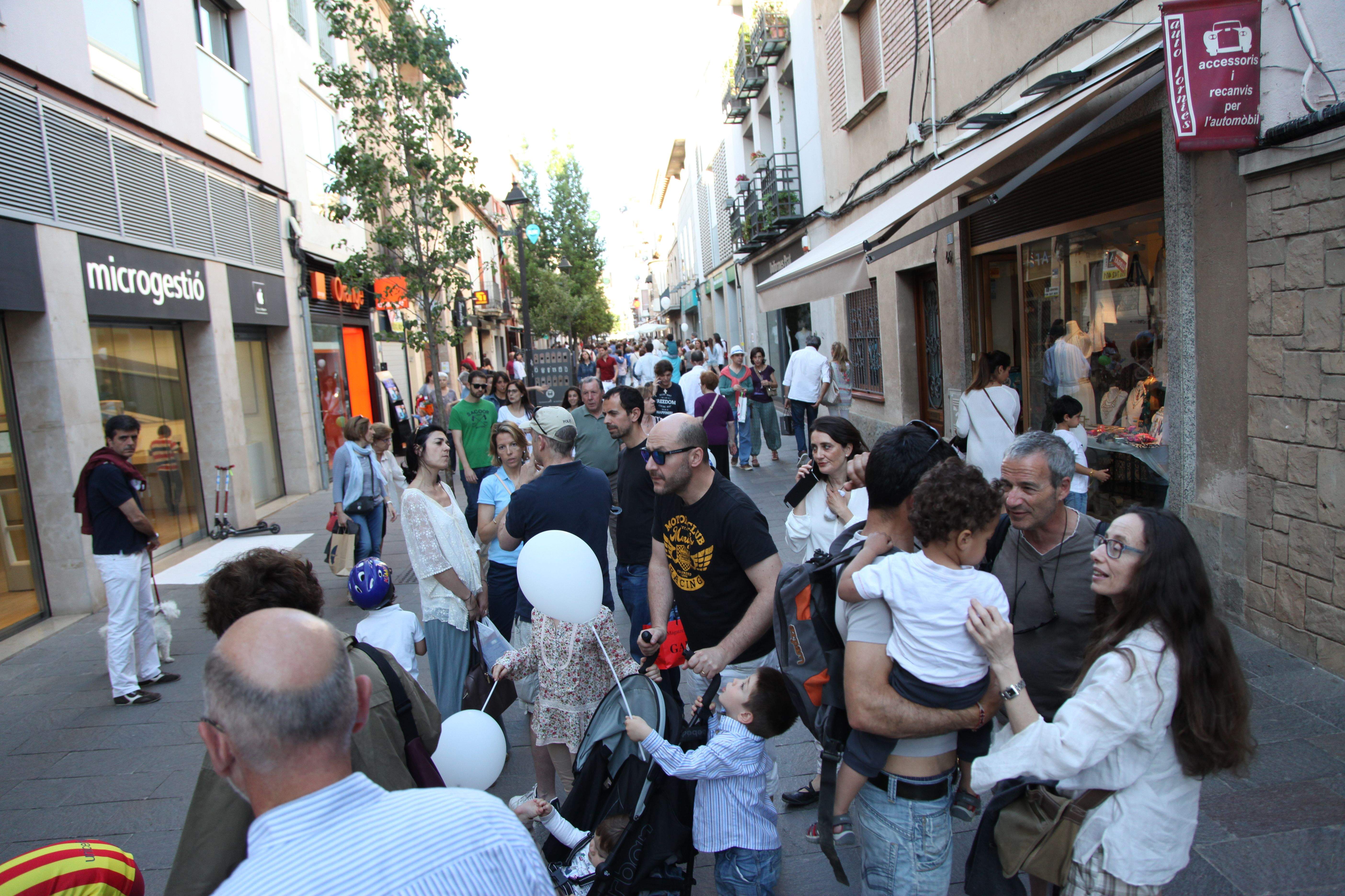 El Mural Solidari la Caixa es farà al carrer Santiago Rusiñol, al matí i a la tarda FOTO: Lali Puig