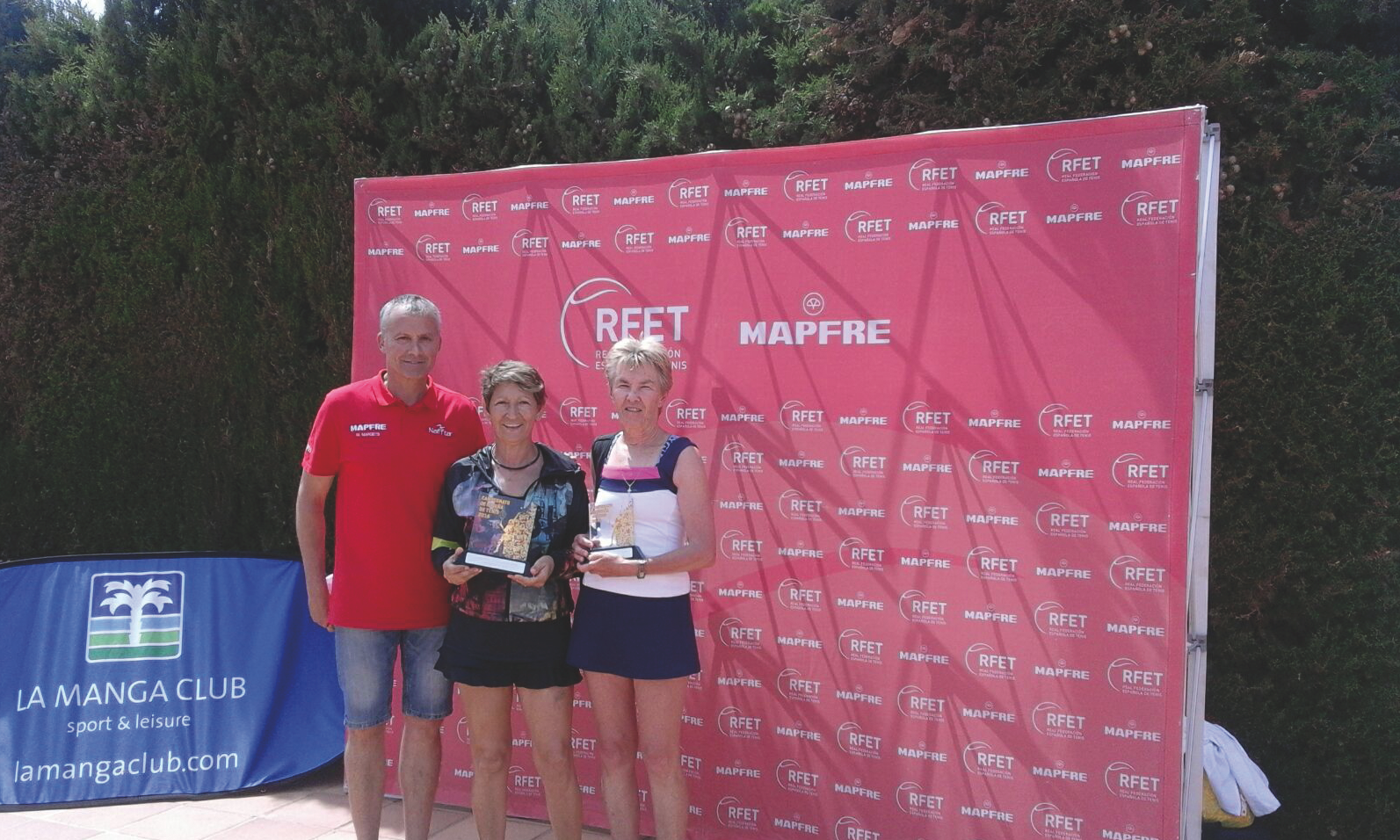 La santcugatenca Àngela Díaz s’ha proclamat millor jugadora de tennis de l’estat major de 65 anys.