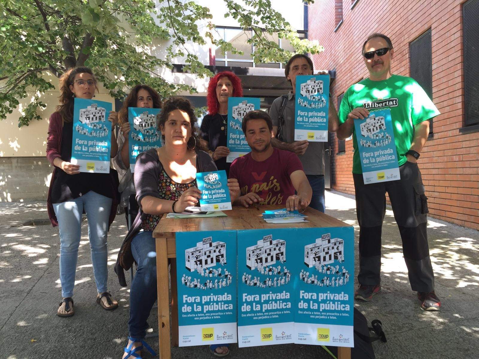 La CUP ha presentat la campanya davant el CAP de Sant Cugat FOTO: Mireia Puente 