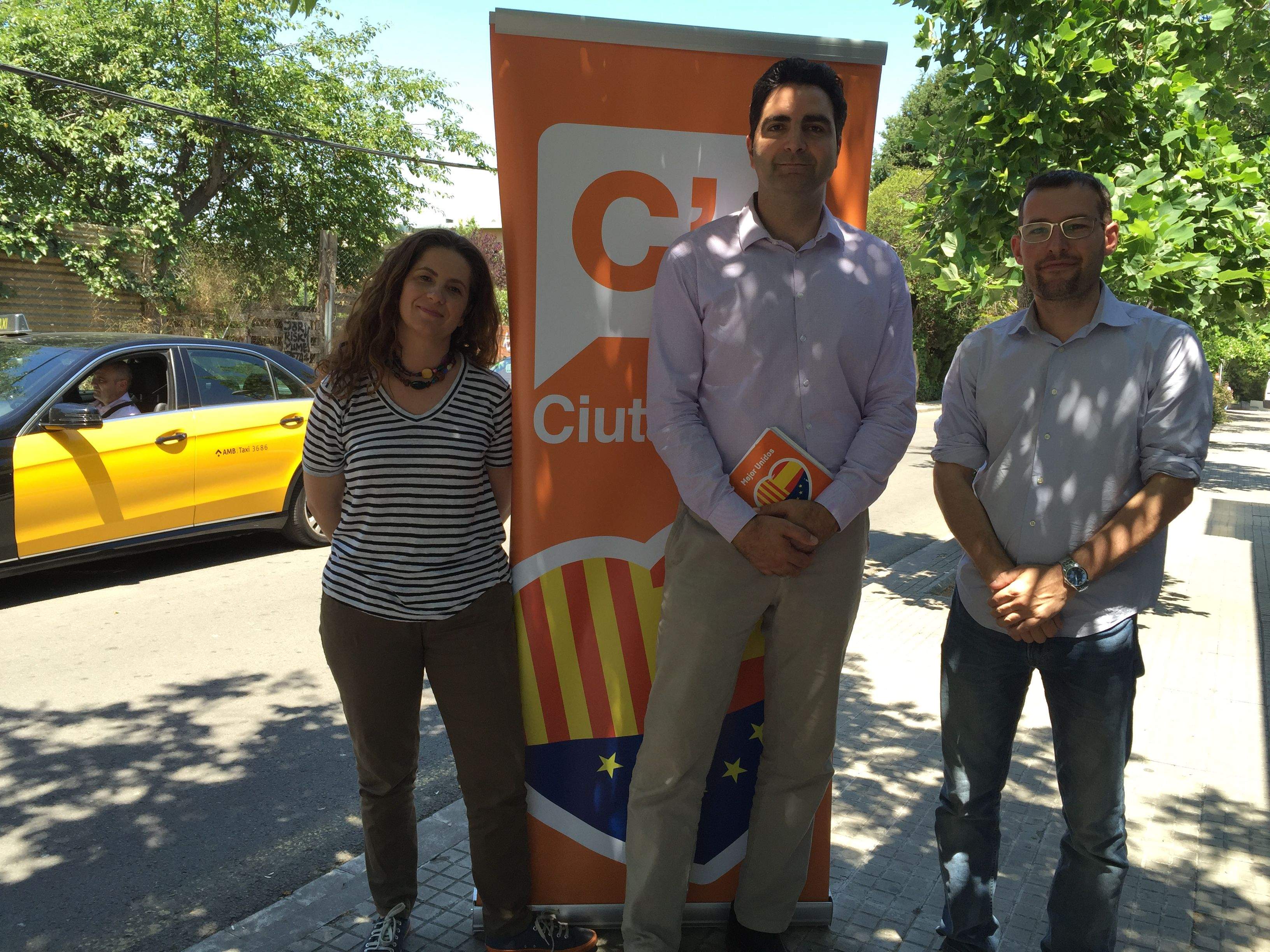 Els tres regidors de Ciutadans a l'Ajuntament de Sant Cugat  FOTO: C. Caballé