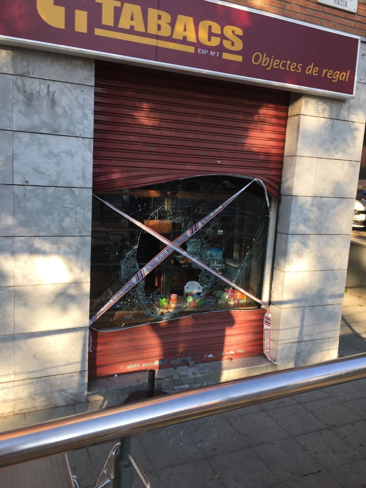 El comerç ha quedat així FOTO: Àgata Guinó