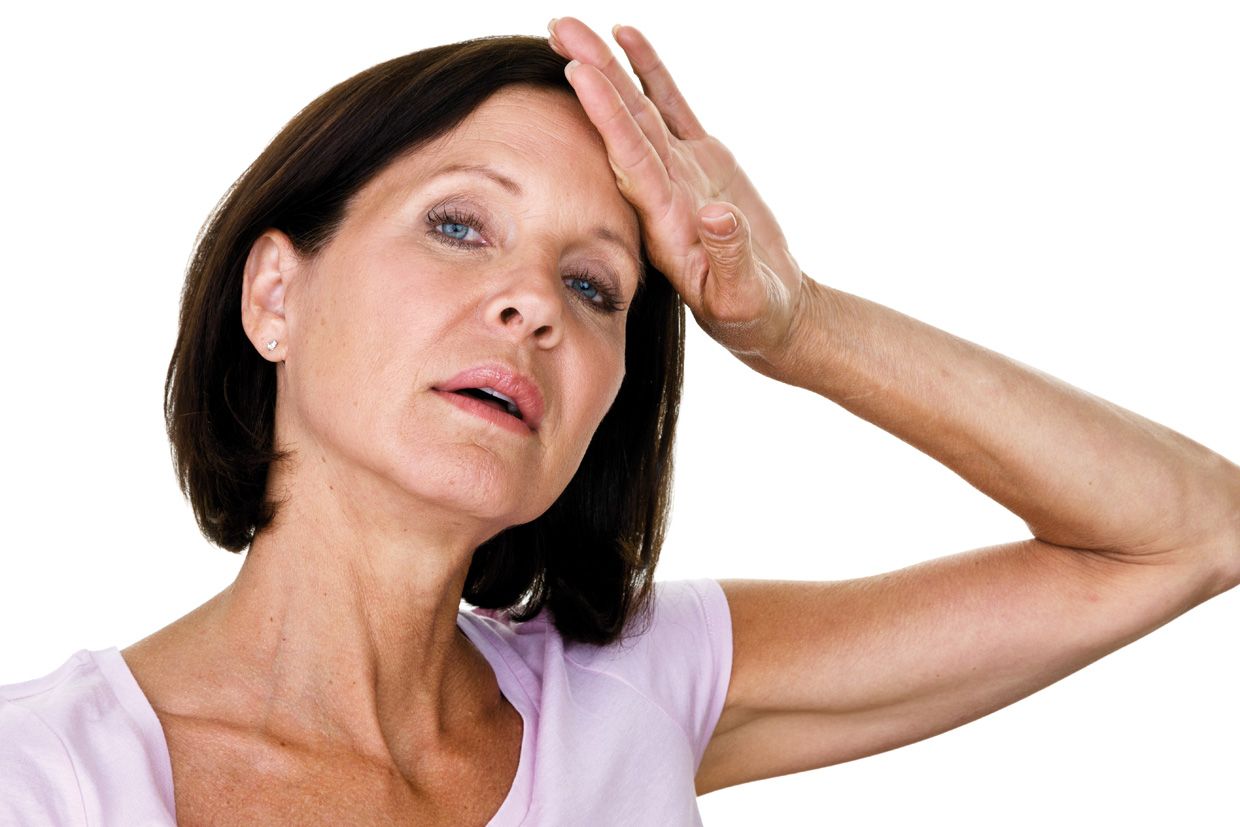 Per alleugerir els símptomes de la menopausa també podeu caminar 30 minuts al dia, prendre líquids i utilitzar roba de cotó