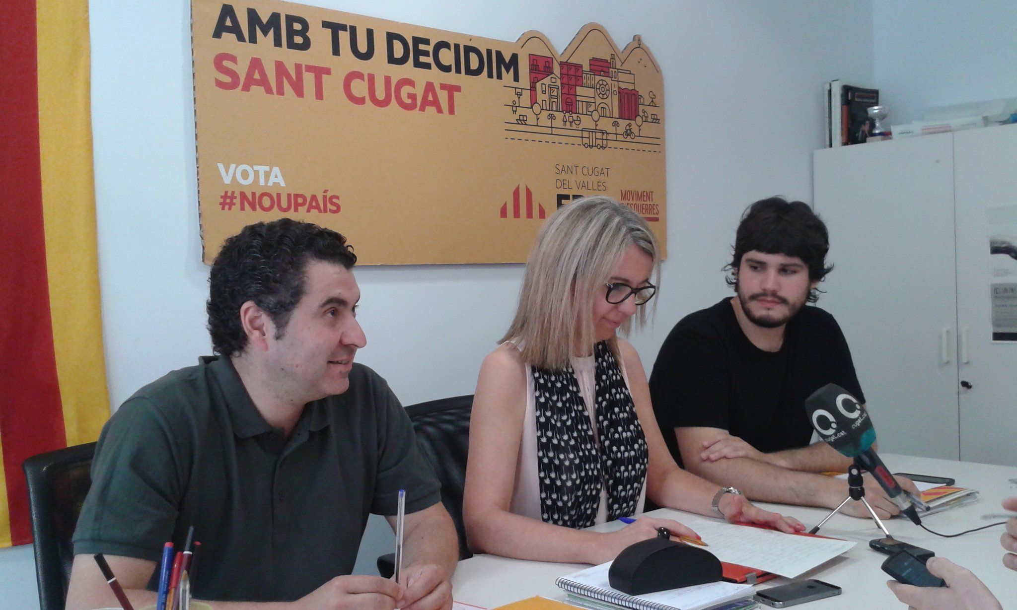 Els tres regidors d'ERC-MES durant una roda de premsa a Sant Cugat FOTO: ERC-MES