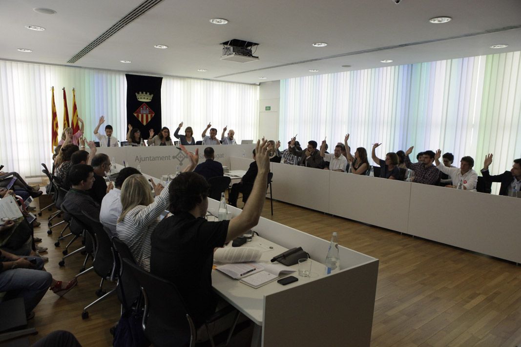 Una votació del ple FOTO: Artur Ribera