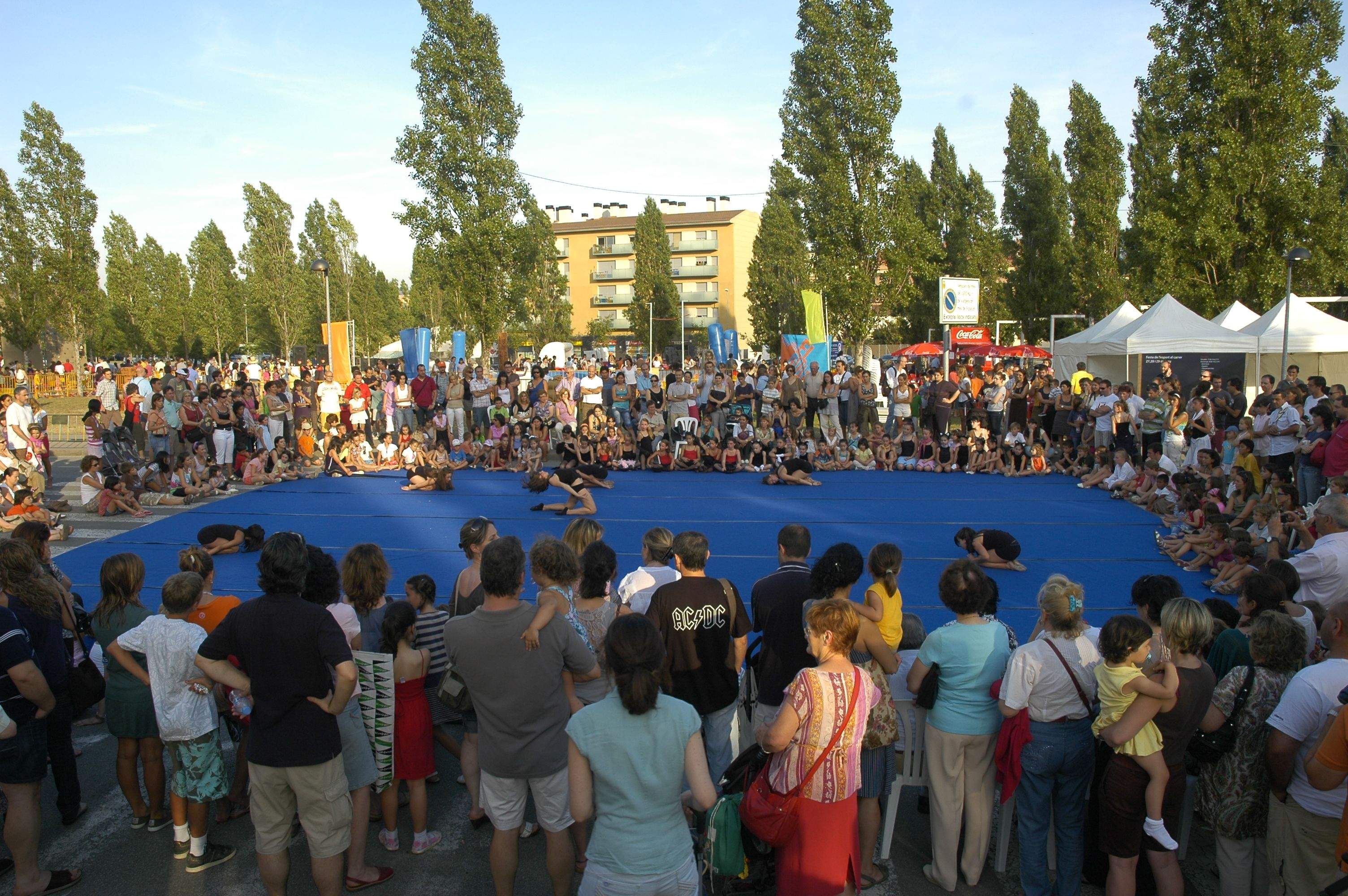 Exhibició de gimnàstica rítmica a l'Esport al Carrer FOTO: Arxiu