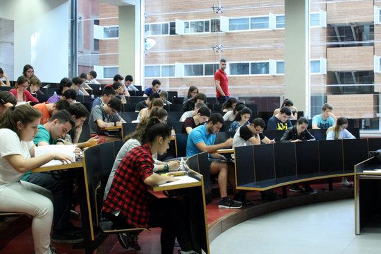 Alumnes examinant-se de la prova de selectivitat el 14 de juny de 2016  FOTO: ACN