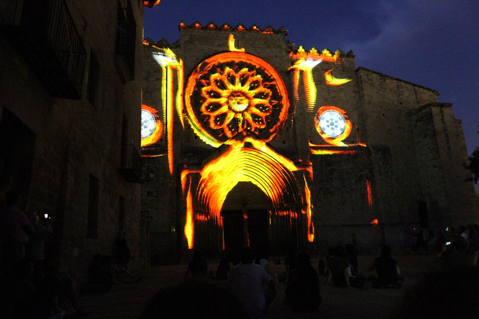 Les projeccions es fan a la façana del Monestir  FOTO: Haidy Blanch