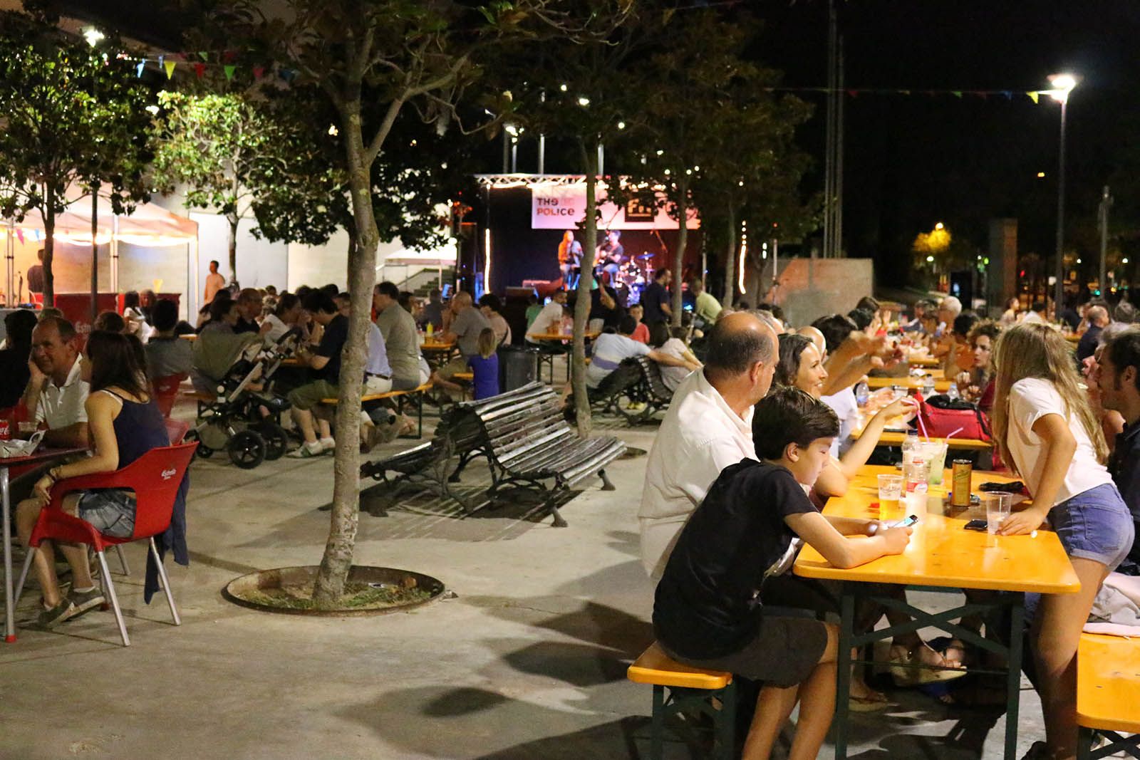 Sopar a la Fresca a la Plaça Gabriel Ferrater. Foto: Lali Alvarez