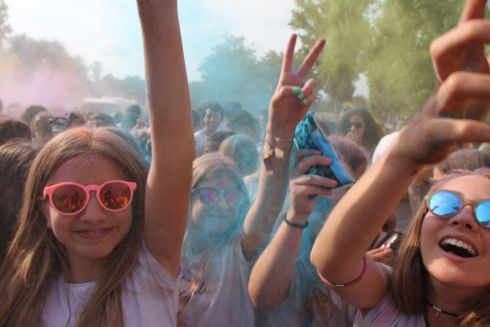 El Holi festival omplia el Parc de Ramon Barnils FOTO: Haidy Blanch 