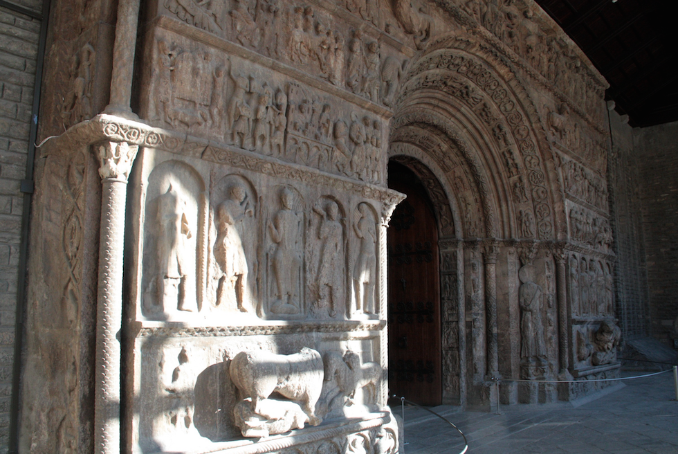El Centre de Restauració de Béns Mobles de Catalunya durà a terme les obres de conservació i restauració de la portalada del Monestir de Ripoll FOTO: ACN