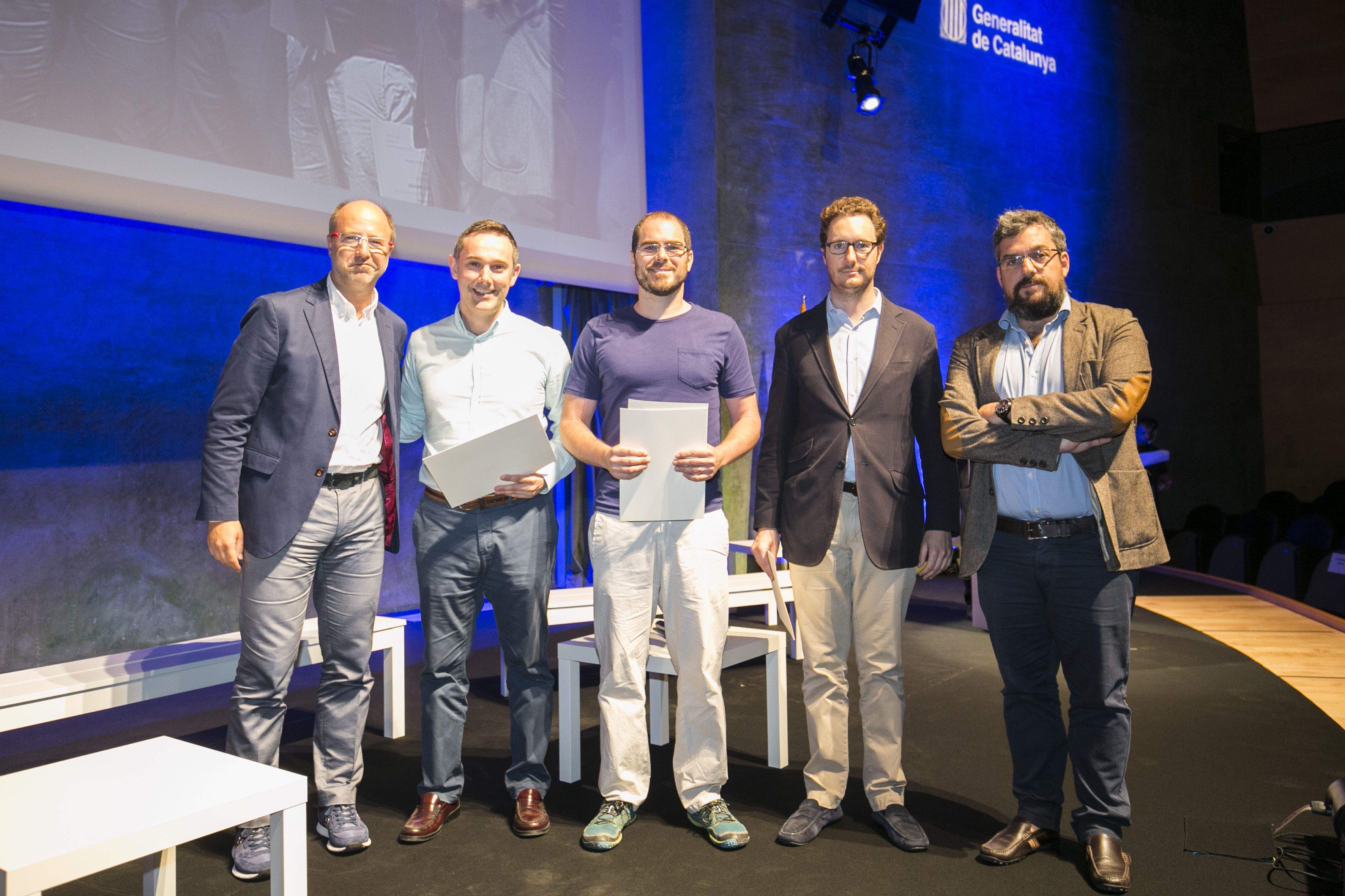 Jordi Urbea i Diego Fernández al costat dels tres guanyadors del Premi Ogilvy Upcelerator FOTO: Cedida