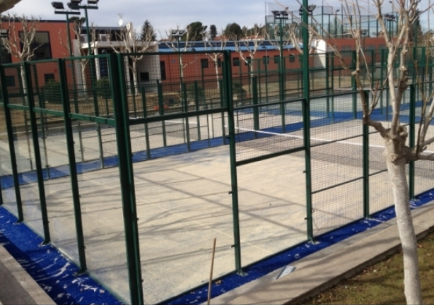 Imatge de les pistes de pàdel del Complex Esportiu EMD de Valldoreix. FOTO: Artur Ribera