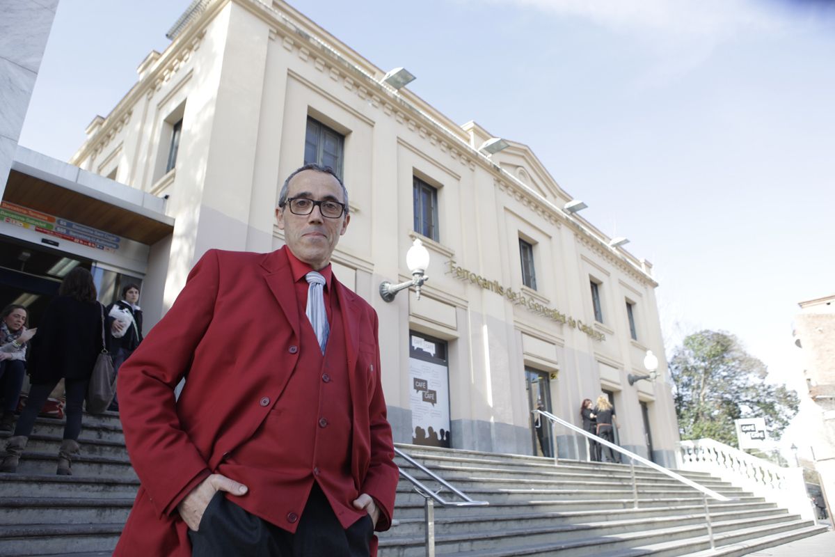 El Ferran al seu lloc habitual de treball, l’estació de Sant Cugat FOTO: Artur Ribera