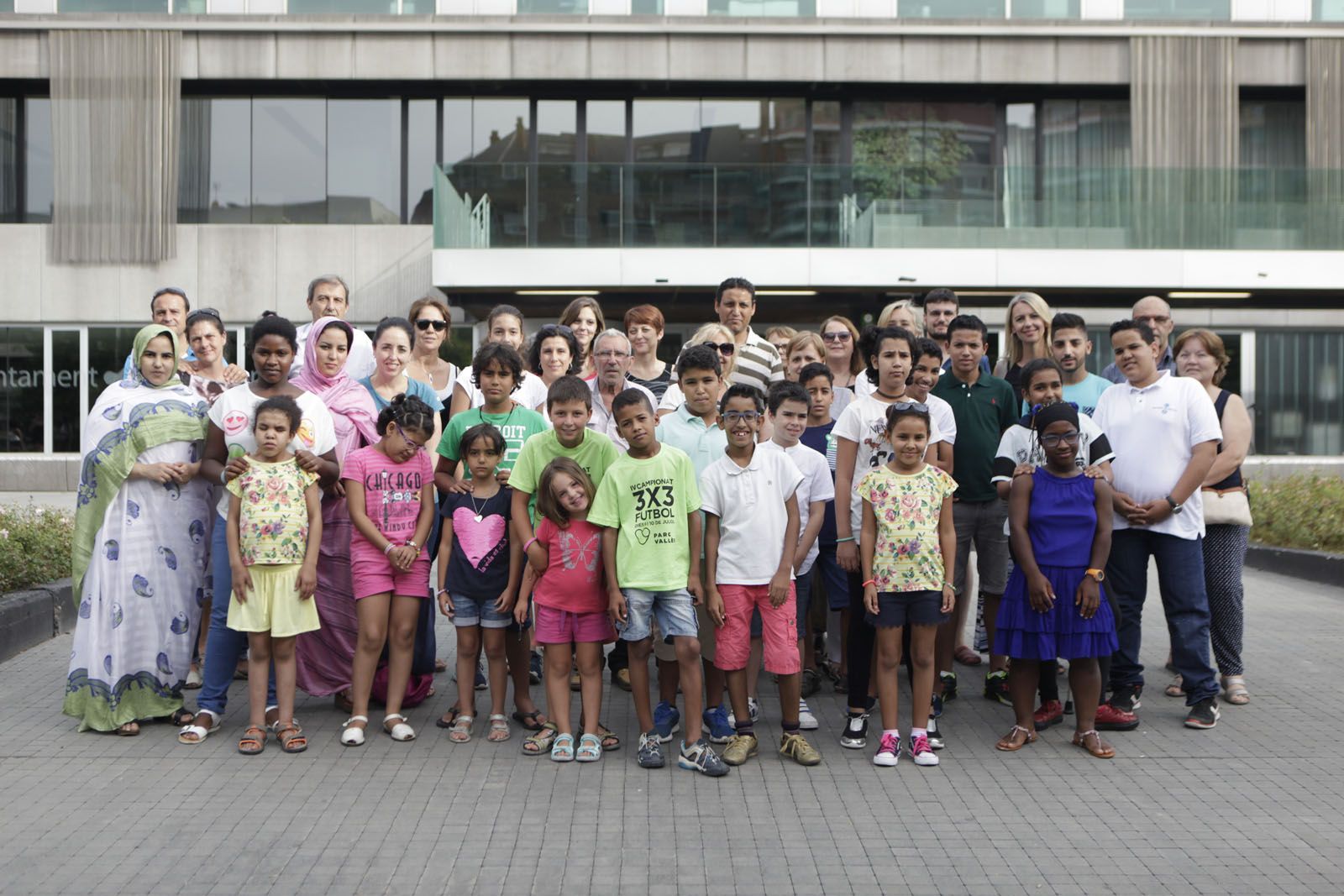 Famílies santcugatenques procedents del Sàhara.  FOTO: Artur Ribera