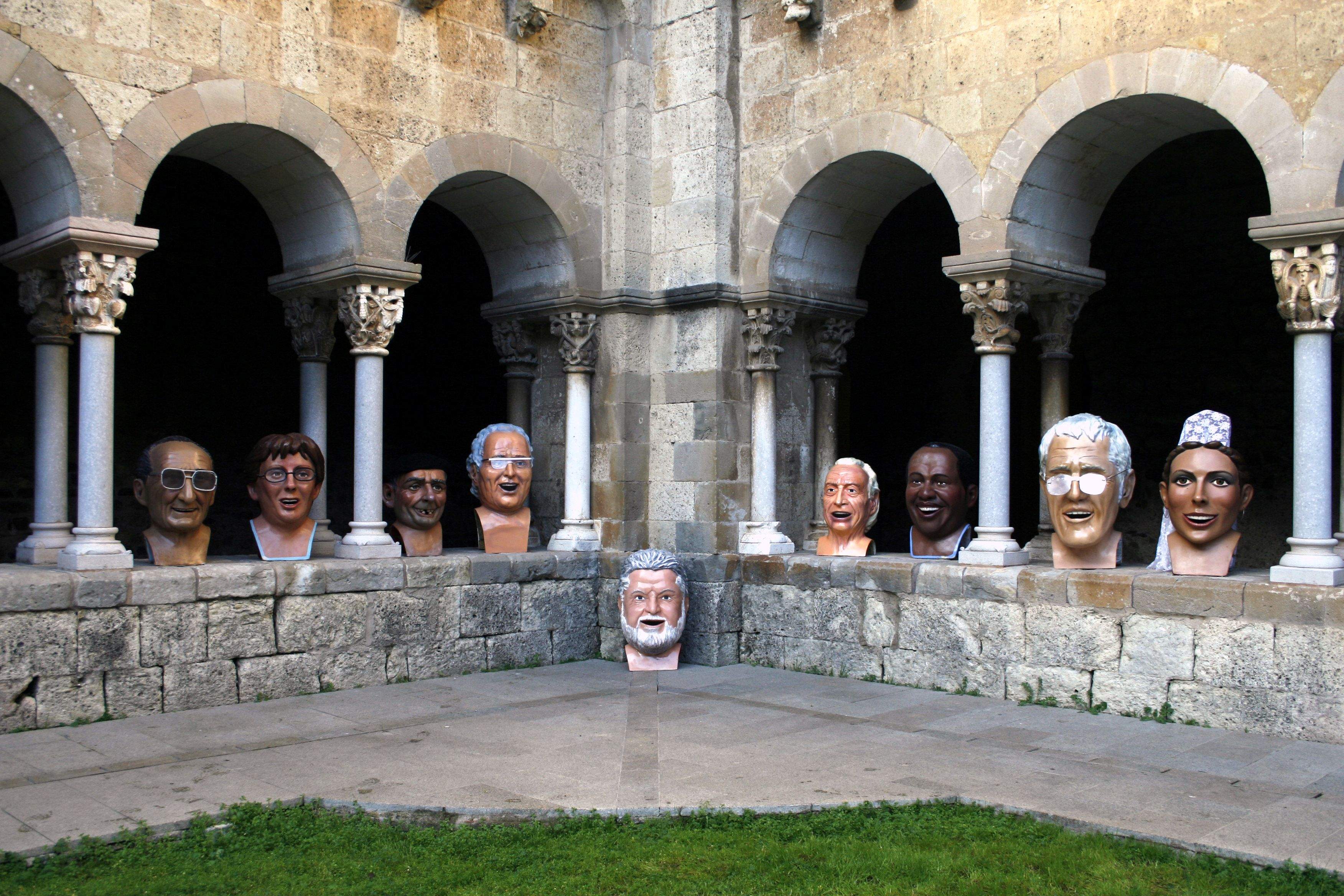 Caps al claustre FOTO: Cedida