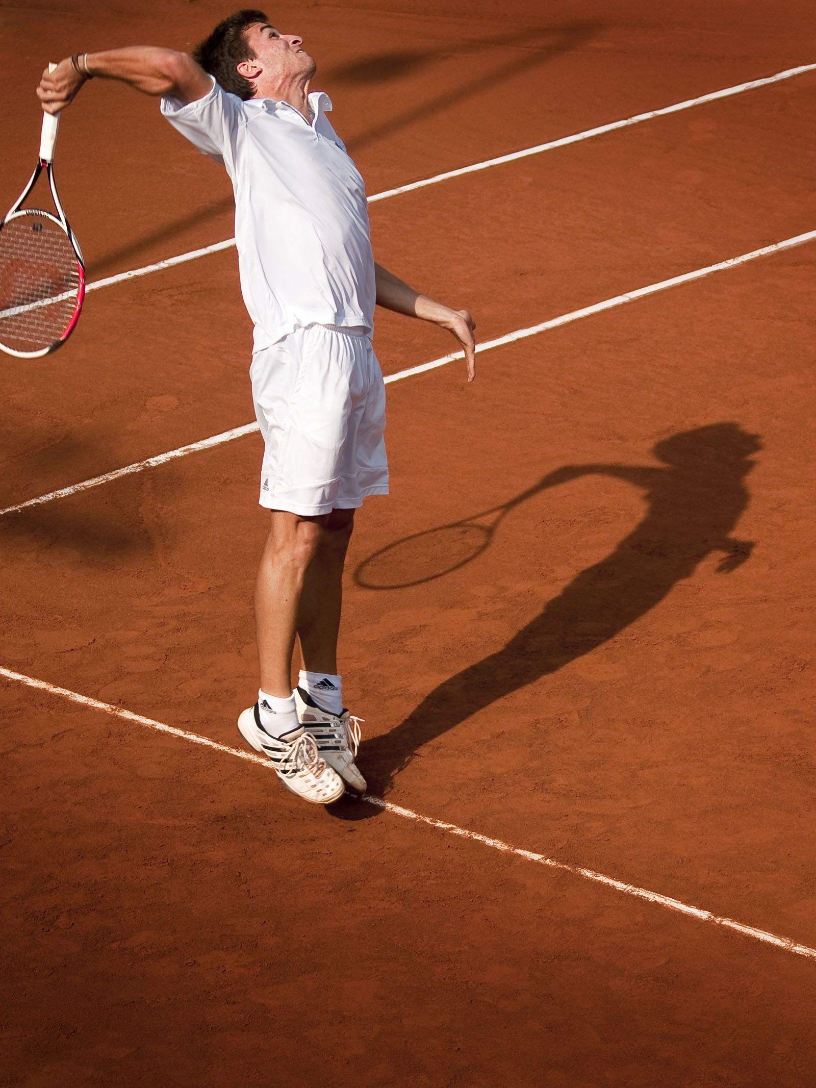 Un tenista en una competició al CTNSC FOTO: Artur Ribera