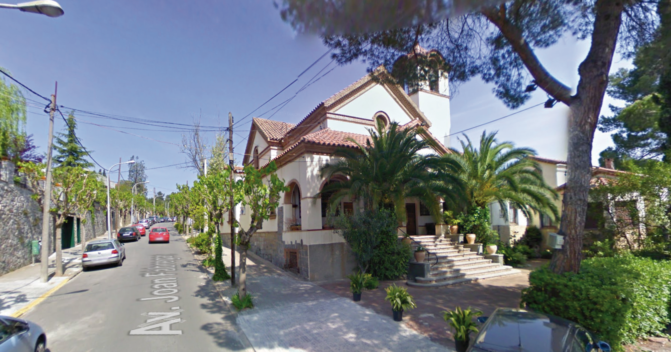 El campanar i el terreny alternatiu per a les 5 antenes, rebutjat actualment pels veïns FOTO: Google Maps