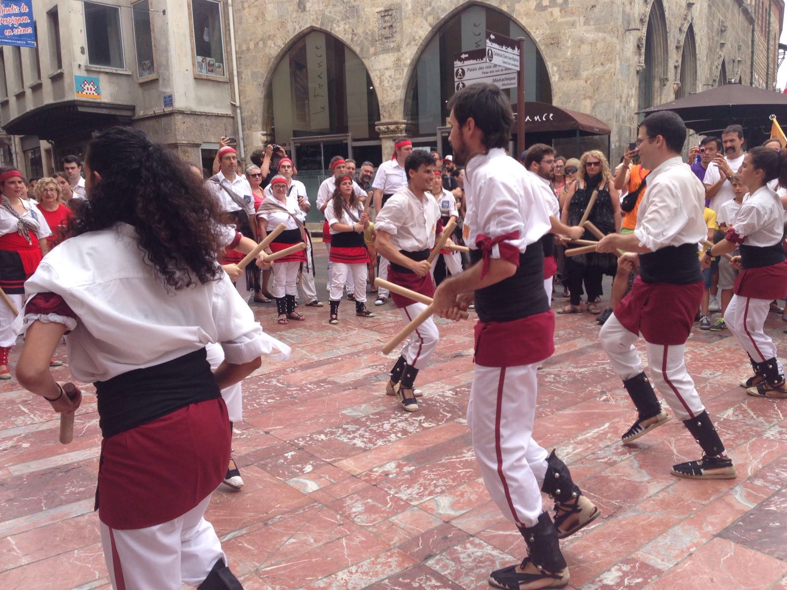 Els Bastoners durant la seva actuació FOTO: Cedida