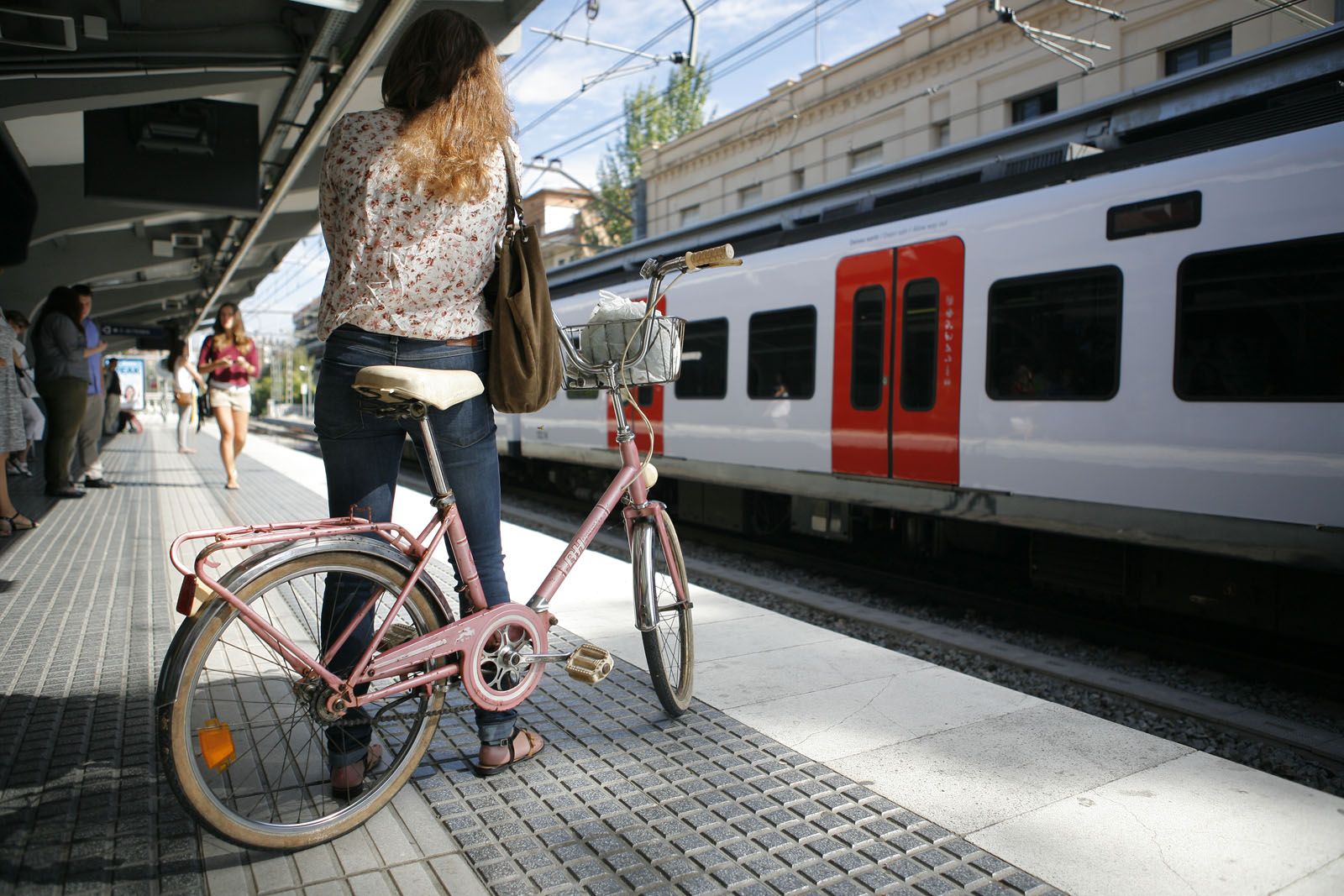 Esperant el tren FOTO: Artur Ribera