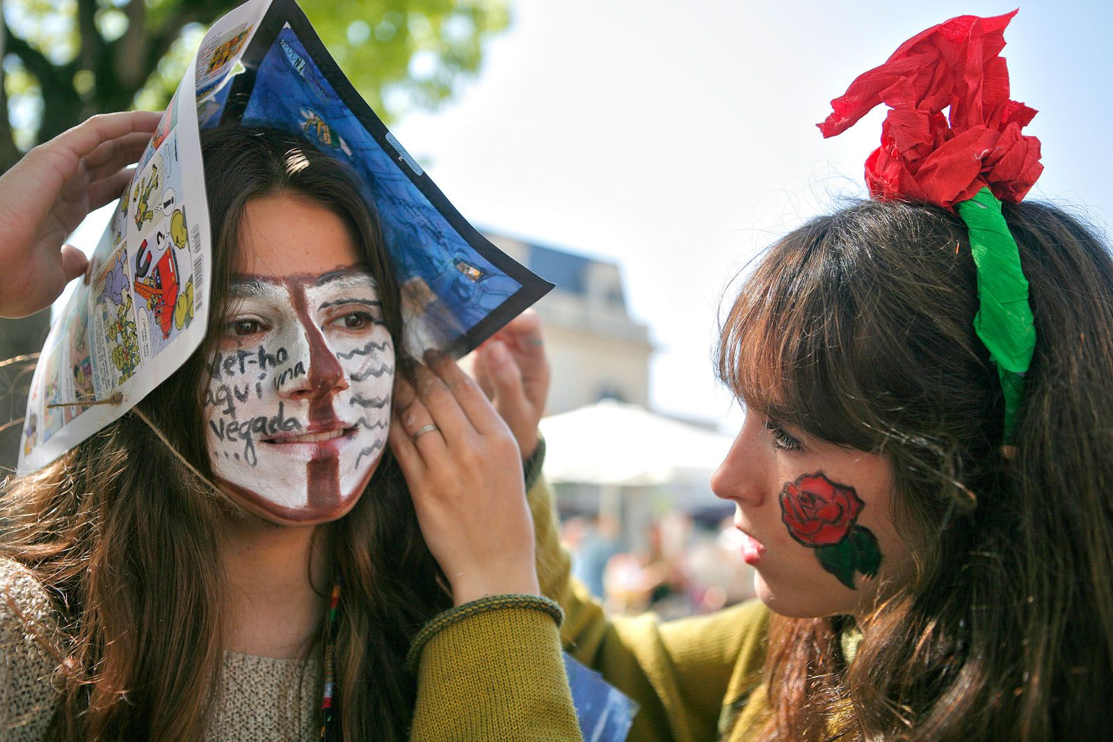El llibre i la rosa de Sant Jordi FOTO: Artur Ribera