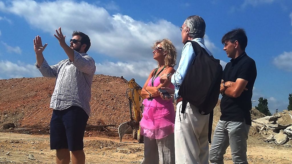 Eloi Rovira i Susanna Pellicer, durant la visita d'obres al nou pavelló de la ZEM La Guinardera FOTO: Localpres