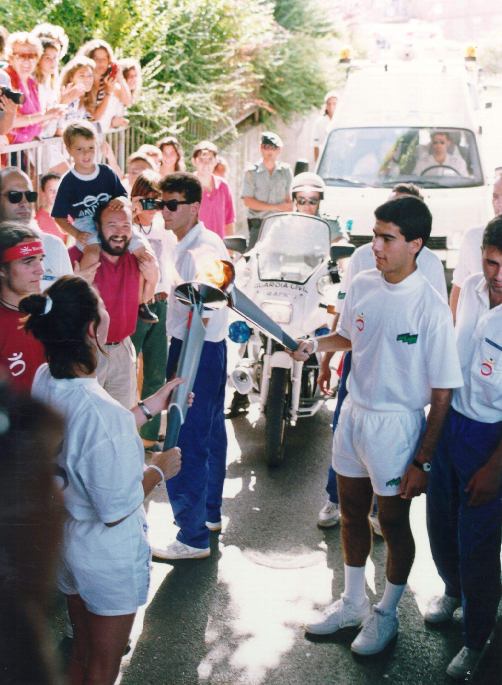 Un jove Pep Guardiola en el relleu de la torxa a Sant Cugat FOTO: Cedida