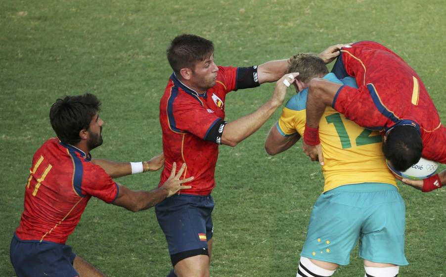 Pol Pla, a l'esquerra, en el partit contra Austràlia FOTO: Cedida