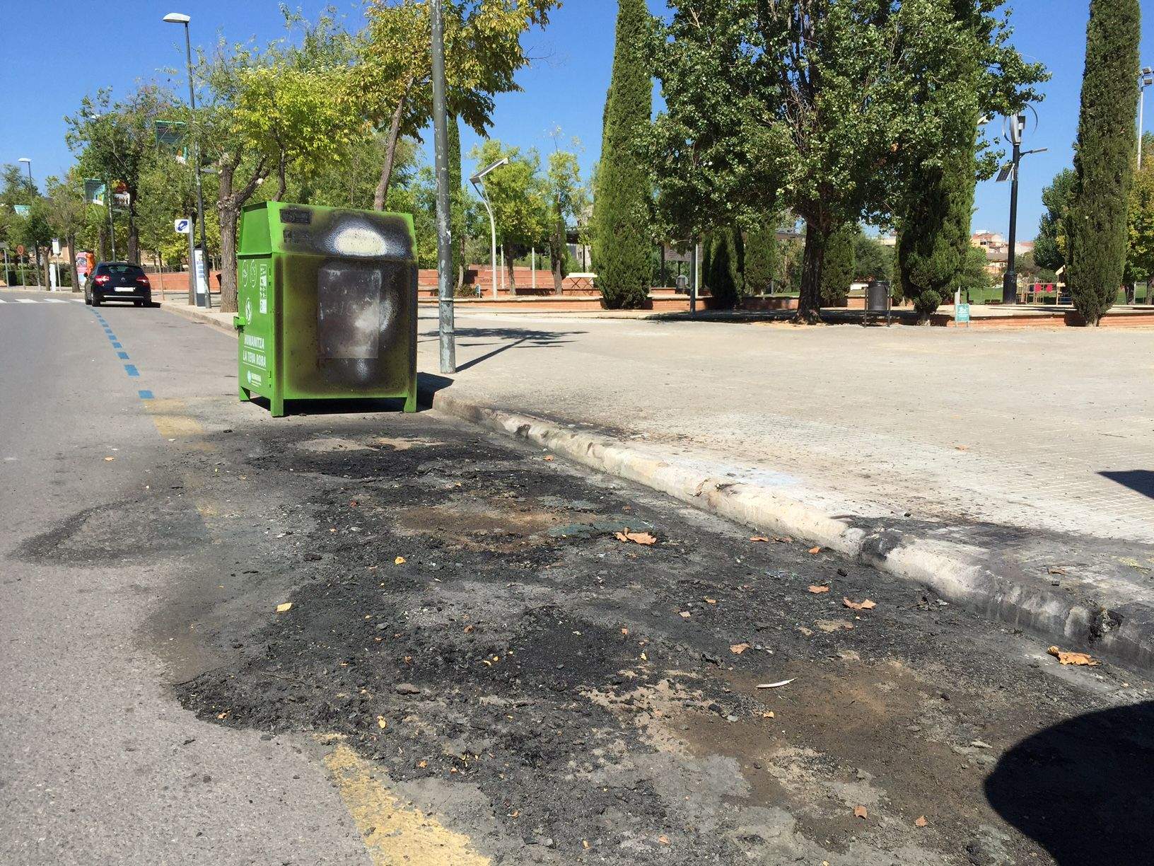 A l'avinguda del Pla del Vinyet han cremat cinc contenidors FOTO: Pere Fernández