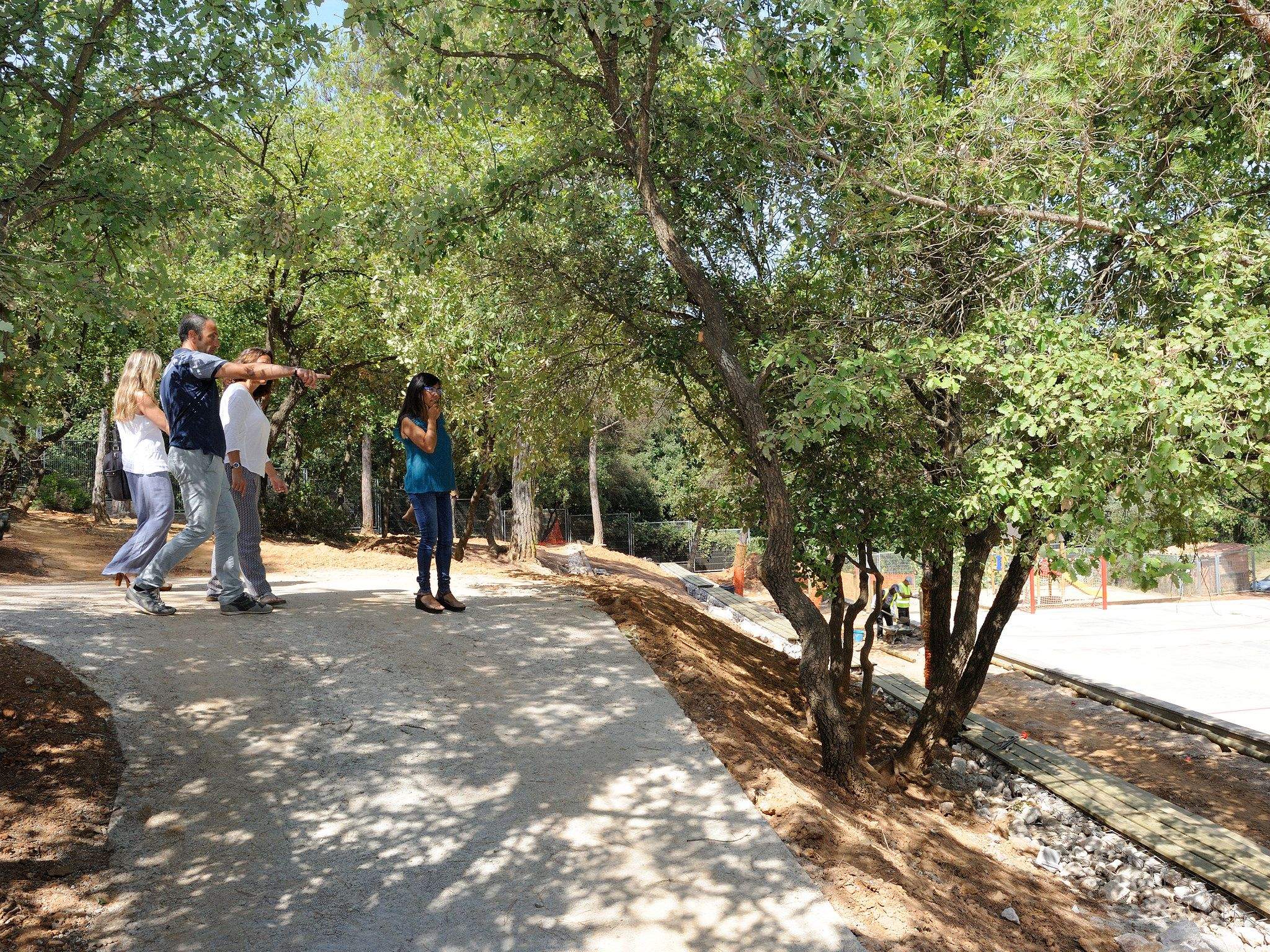 A l'escola la Floresta s'està fent una actuació al pati FOTO: Localpres
