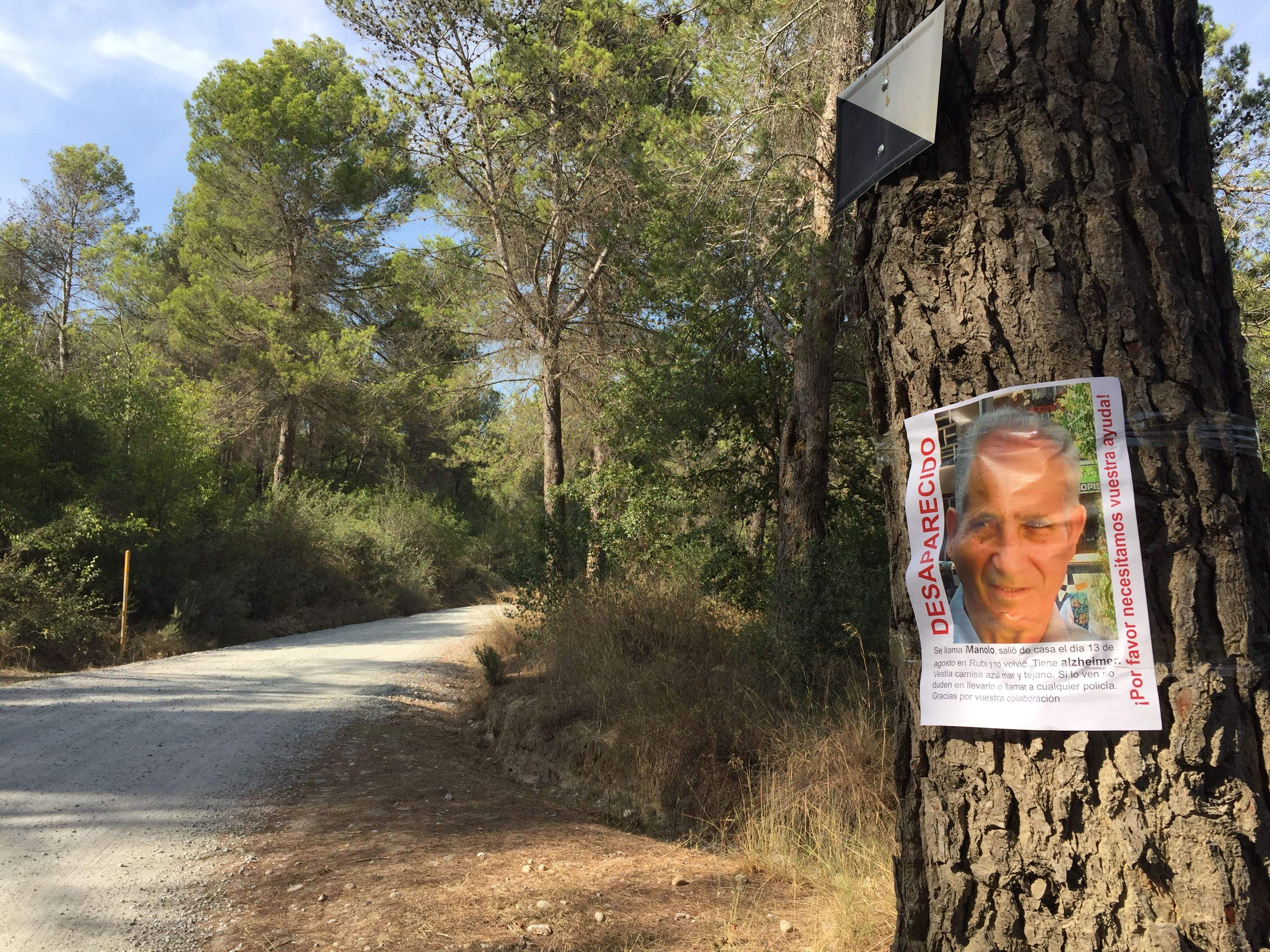 Un grup de voluntaris està buscant l'home desaparegut per les zones entre el camp de golf de Sant Joan, el cementiri i Can Barata FOTO: Bernat Bella