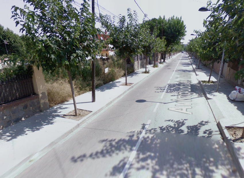 Imatge de l'avinguda de Madrid a Mira-sol, a l'alçada del número 135 