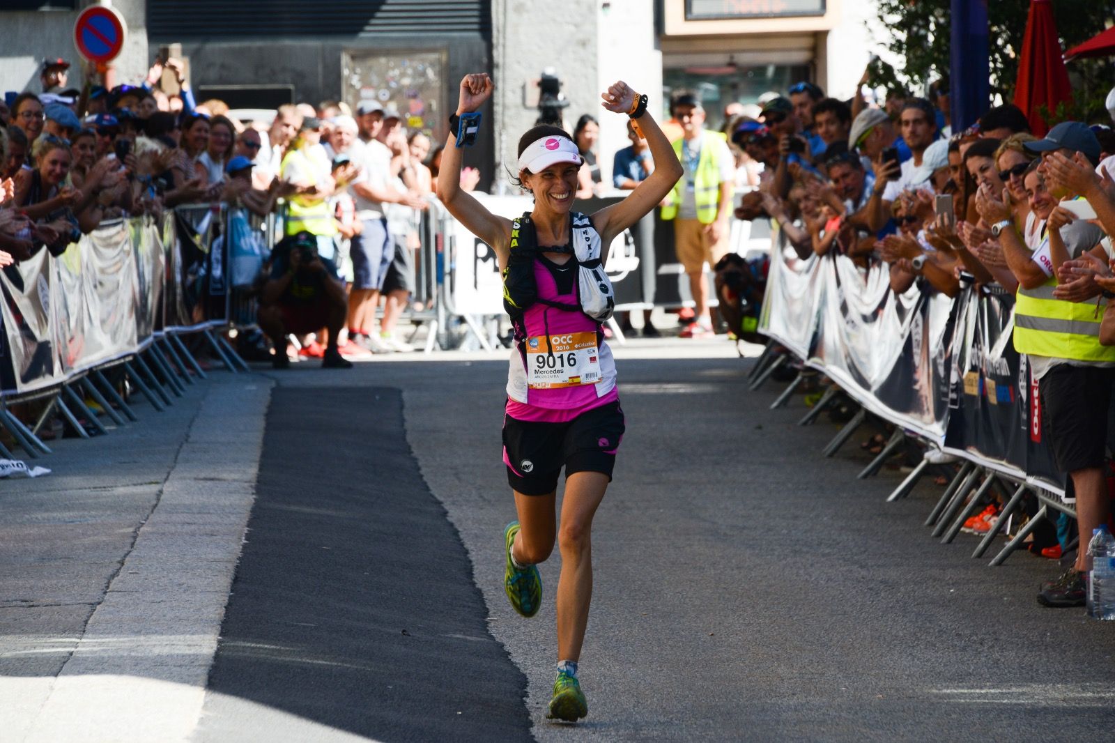 Mesi Arcos celebrant la victòria en la cursa d'aquest 25 d'agost a Chamonix FOTO: Jordi Garcia